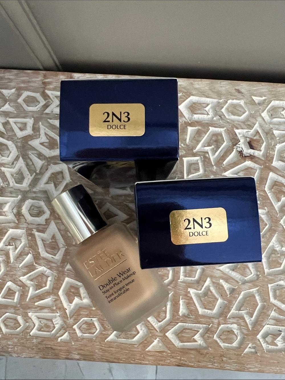 Estee Lauder Double Wear Stay-in-Place Makeup - Colors 2N1 2N3 2C2 2C3 2W1 - Picture 2 of 5
